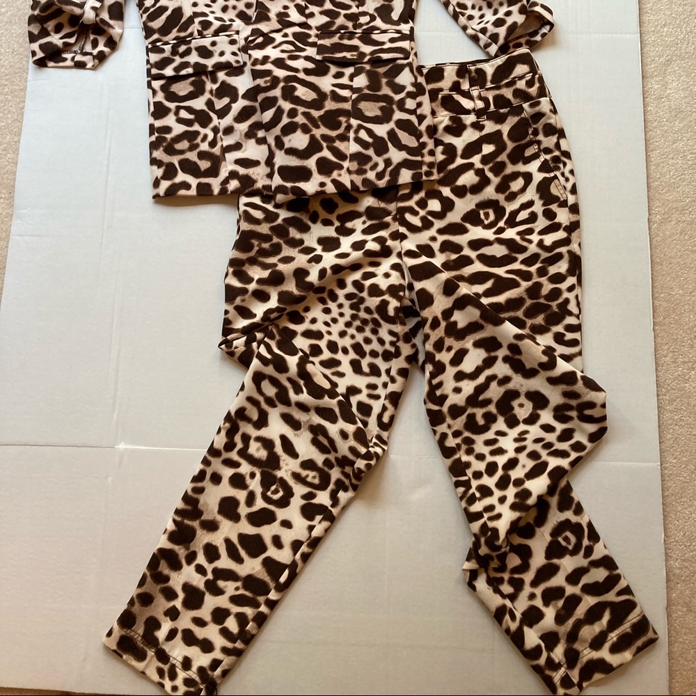 Women’s New York & Company leopard pants suit.